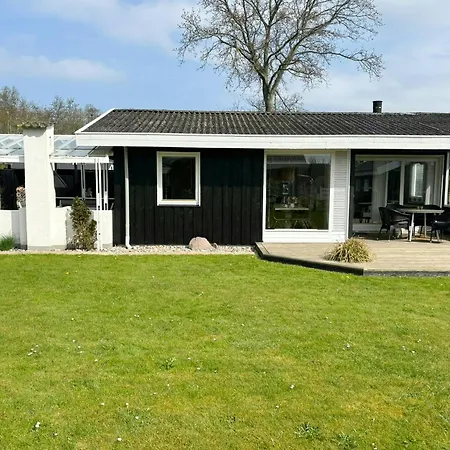 Ferienhaus Charming Just 450 M From The Water